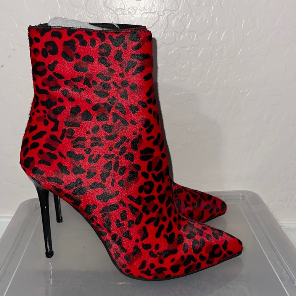 Jeffrey Campbell pointy toe, stiletto temptation bootie. leopard print